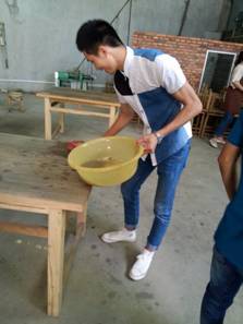 時代先鋒協(xié)會志愿者義務講解隊參加國際博物館日活動