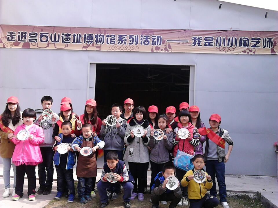 弘揚雷鋒精神，彩陶展義工行