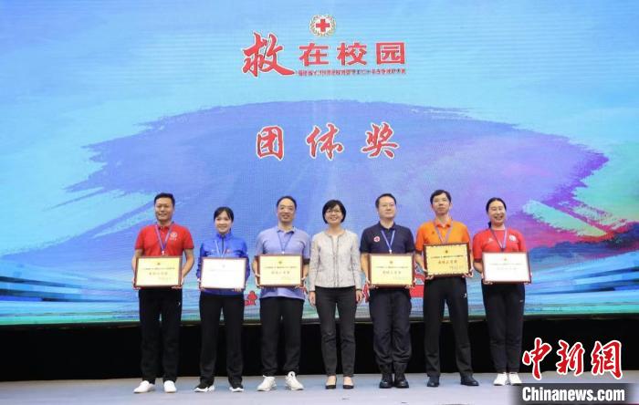 頒獎(jiǎng)現(xiàn)場(chǎng)?！≮w凌峰 攝