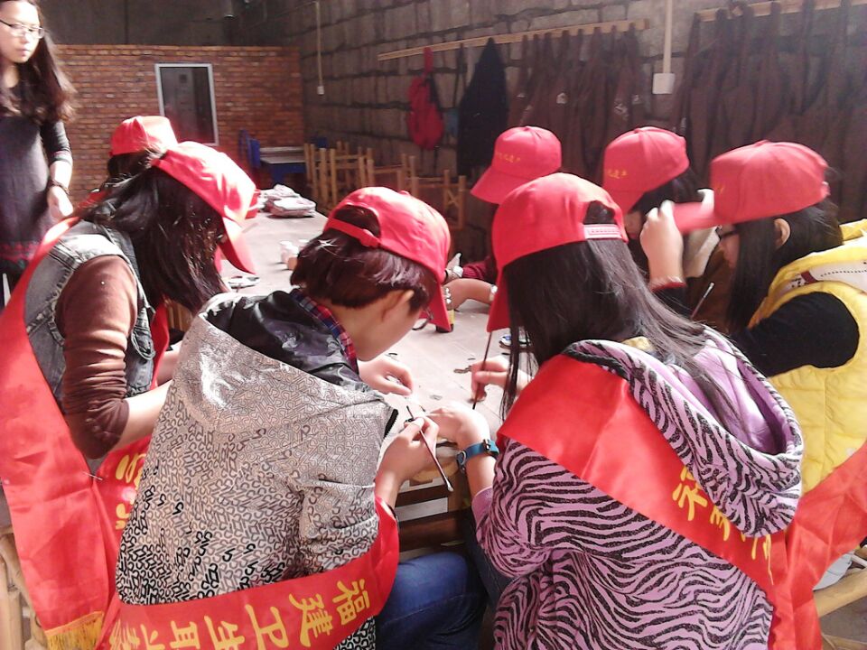 弘揚雷鋒精神，彩陶展義工行