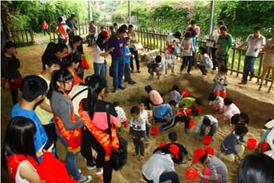 時代先鋒協(xié)會志愿者義務講解隊參加國際博物館日活動