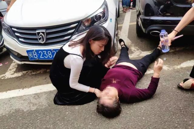 姑娘！你救人的樣子真美！